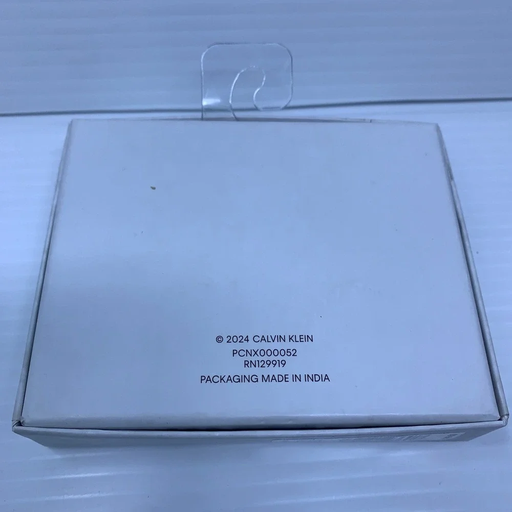 Calvin Klein Mens NS Black Carbon Fiber Leather RFID Trifold Wallet NWT